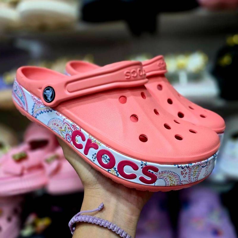 รองเท้า Crocs ผู้หญิงใหม่ล่าสุด รองเท้าเพื่อสุขภาพ ใส่สบายเท้า ลดราคา