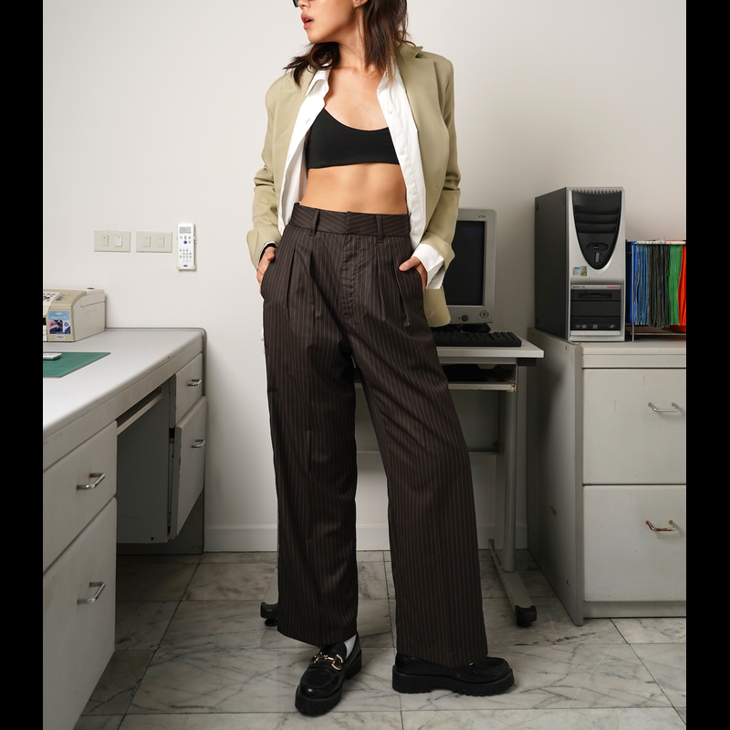 (TGDA.CO x LAZLOOK COLLECTION) กางเกงผ้า Body girl รุ่น Victor strip pants