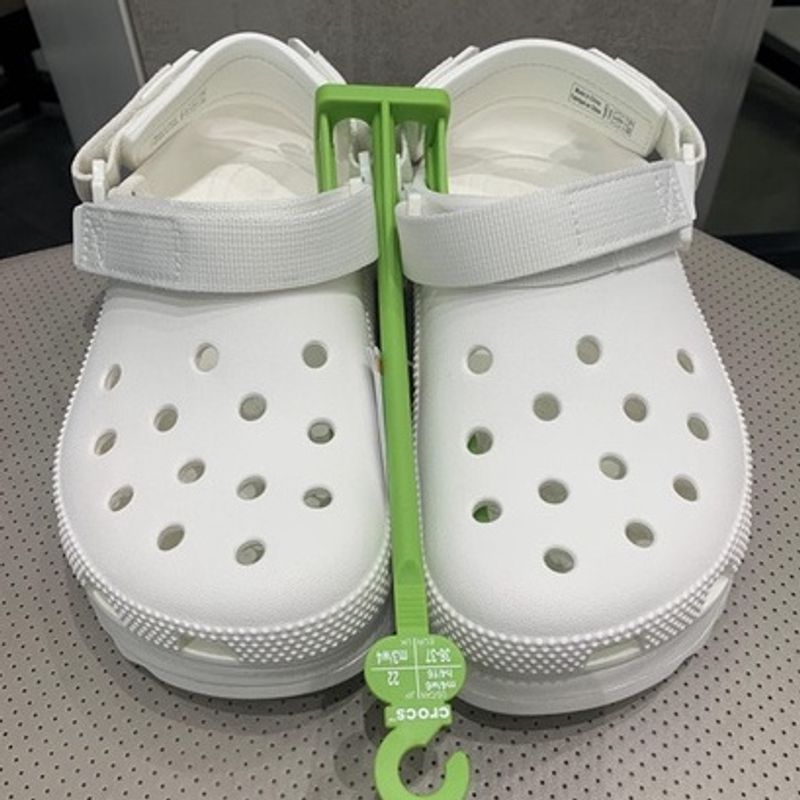 croc แท้ pure white&black hiker clog  cross เหมาะกับเดินชายหาดกลางแจ้ง #206772