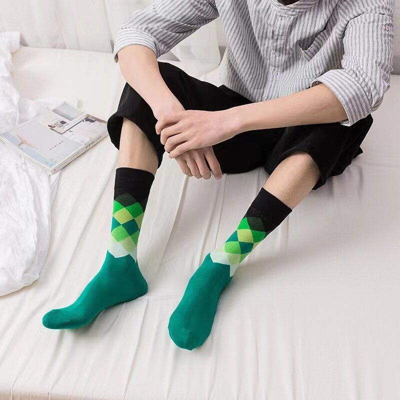 ถุงเท้ากราฟฟิค ถุงเท้าหลากหลายสี สัน  แนววินเทจ สวย เท่European style socks Beautiful color fashion mens and womens socks