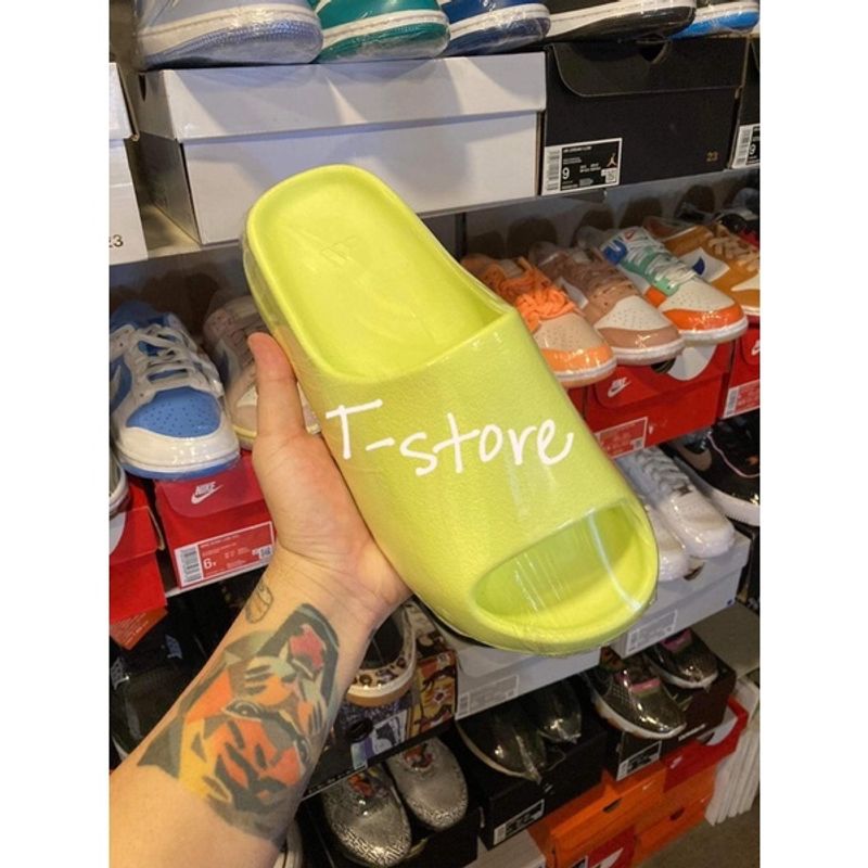 “Yeezy SLIDE” รองเท้าแตะ 🧡💚🖤 นิ่มสบายเกรดดีที่สุด style T-store