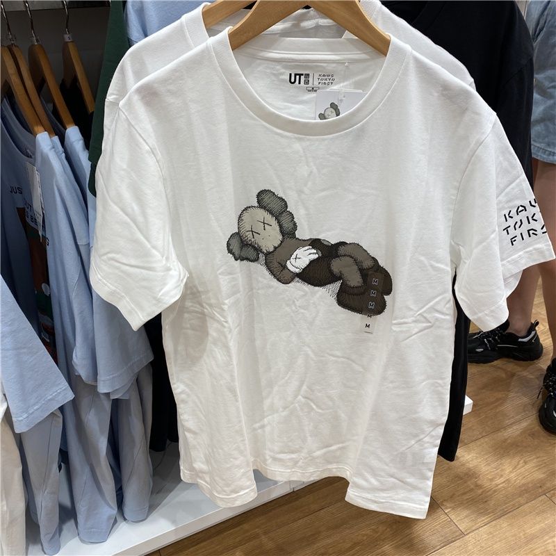 เสื้อยืด พิมพ์ลาย U-T KAWS ART LIMITED TREND สําหรับผู้ชาย 446311