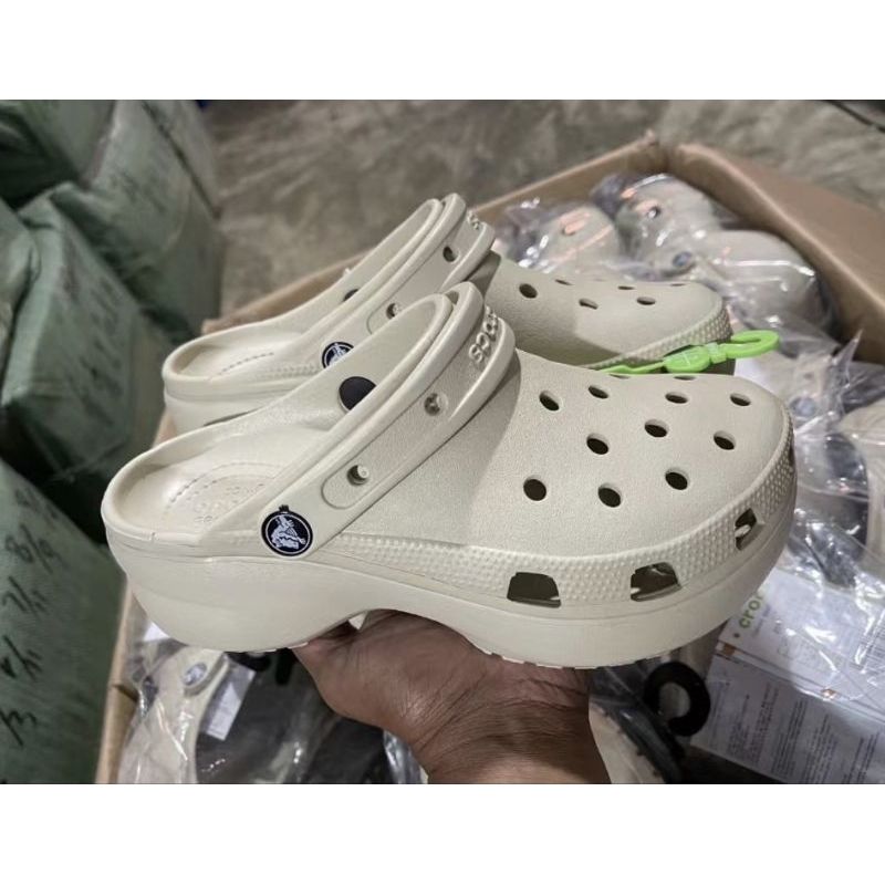 รองเท้าแตะแบบสวม ผู้หญิง Crocs Platformclog ส้นสูง สวยใส่สบาย