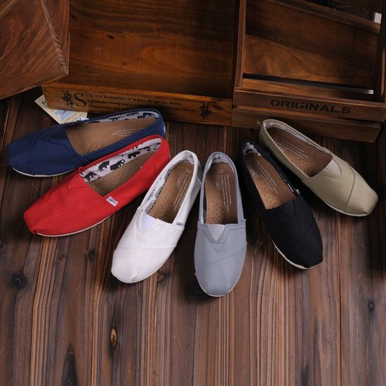 TOMS คลาสสิก สลิป-ออน เบอร์ใหญ่