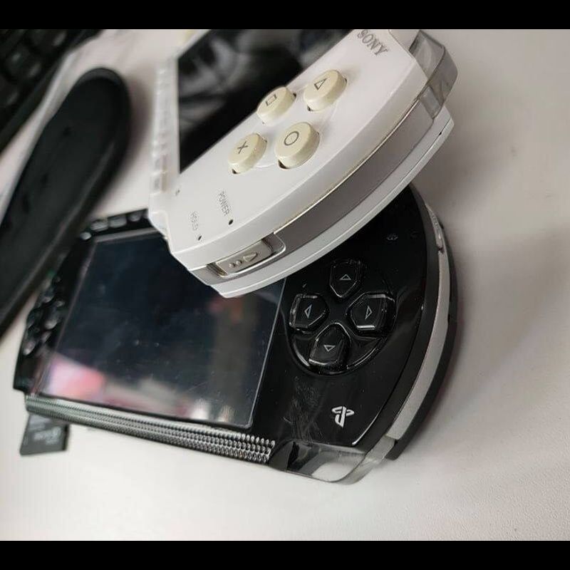 PSP 1000 ถูกที่สุด 💯 เครื่องเล่นเกมส์พกพาราคาประหยัด จัดเซตพร้อมเล่น มีให้เลือกหลายสี หลายความจุ ส่งด่วนภายใน 1 วัน