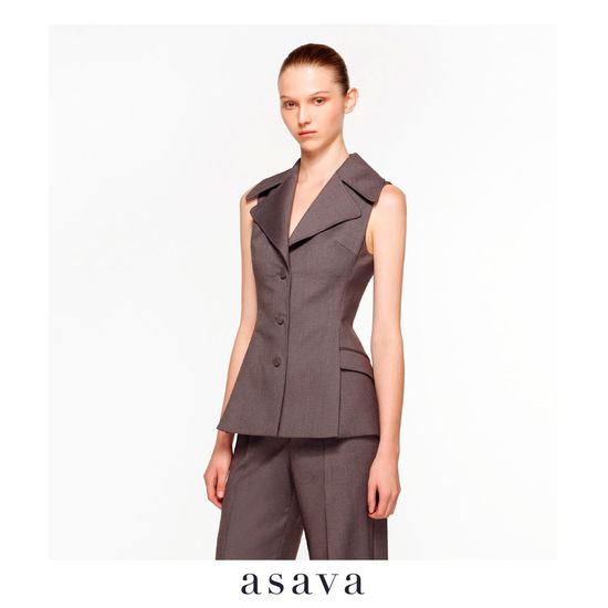 [asava ss24] Danica Sleeveless Jacket เสื้อผู้หญิง แขนกุด แต่งดีเทลปกใหญ่ คอวี แต่งตะเข็บด้านหน้าและหลัง กระเป๋าหน้า ผ่าหน้า แต่งกระดุมหน้า