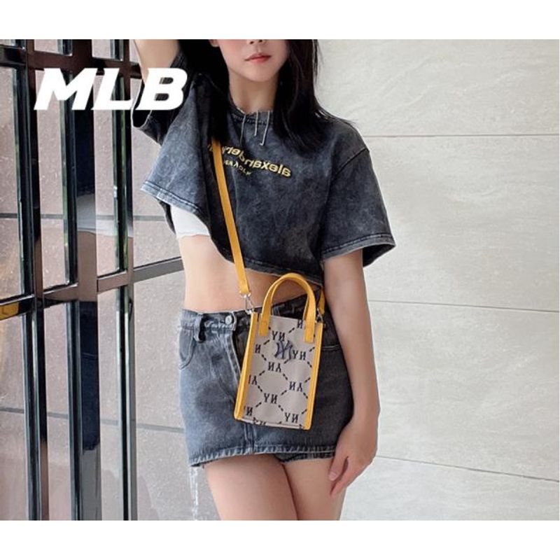 MLB ของแท้ กระเป๋าสะพายข้าง NY unisex กระเป๋าใส่มือถือ พวงกุญแจ กระเป๋ามินิ