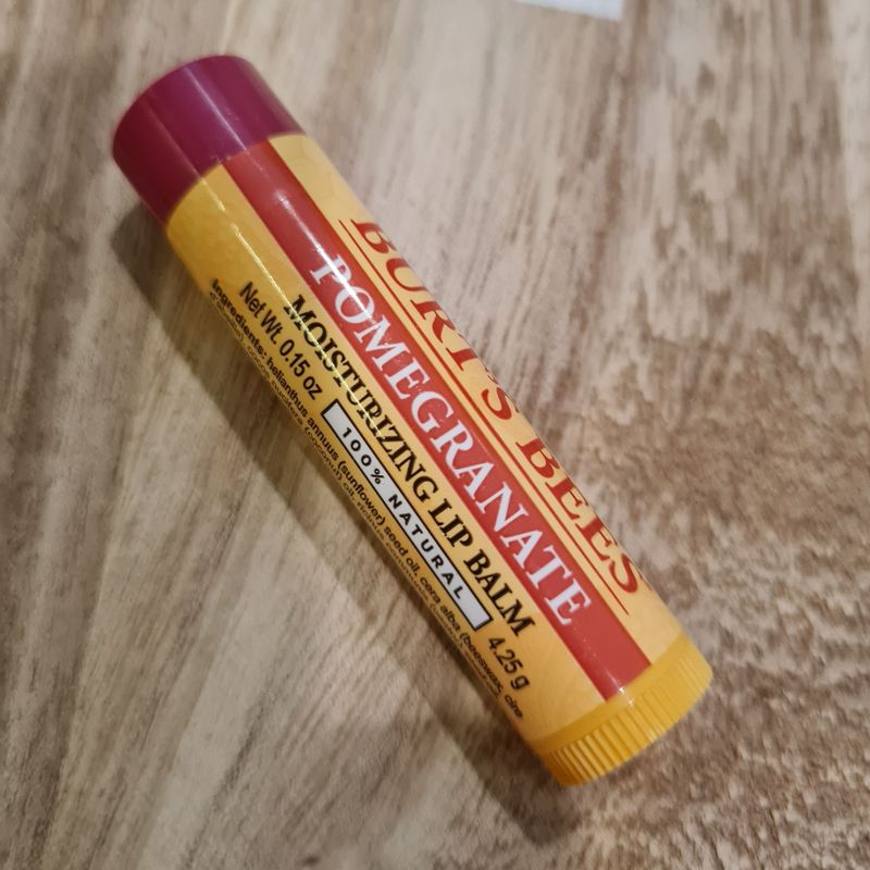 Burts bee Pomegranate Moisturizing Lip Balm สินค้าใหม่ (ไม่มีกล่อง)