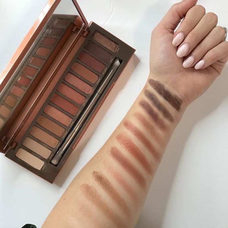 อายแชโดว์  heat palette Eyeshadow Palette พาเลทอายแชโดว์ 12สี พร้อมแปรงและกระจก 12x1.3g.