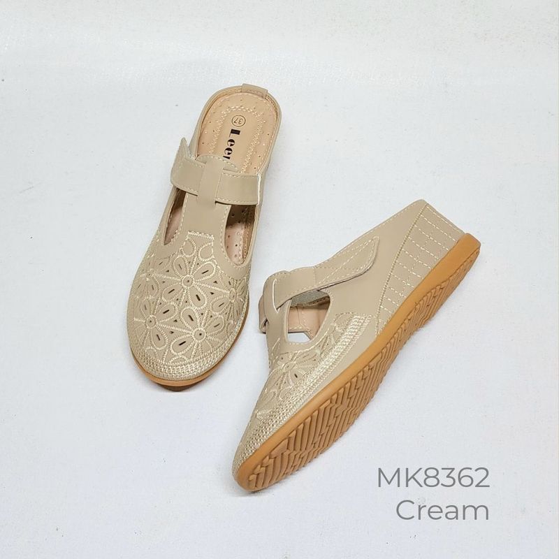 รองเท้าสวมเปิดส้นปักลายสวยหนังนุ่มใส่สบายพื้นกันลื่น no.MK8362 by here_shoe_shop