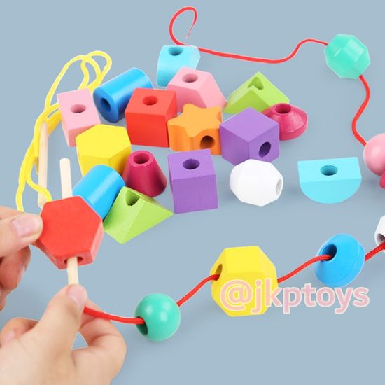 Todds & Kids Toys by JKP Toys ของเล่นไม้เสริมพัฒนาการ บล็อกไม้มอนเตสซอรี่จับคู่รูปทรง พร้อมการ์ดโจทย์ + ร้อยเชือก