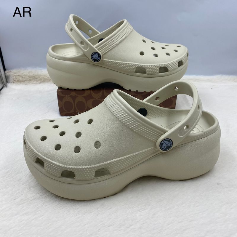 รองเท้าแบบสวม Crocs รองเท้าส้นสูงสำหรับผู้หญิง รุ่น Classic platform clog  มี6สี สินค้าเข้าใหม่พร้อมส่งทุกสีค่ะ