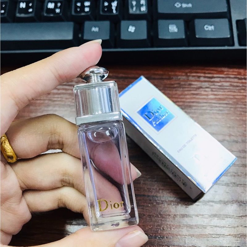 Dior Addict Eau De Toilette ขนาดทดลอง น้ำหอมแท้ ปริมาณ 5ml. หัวแต้ม พร้อมส่ง