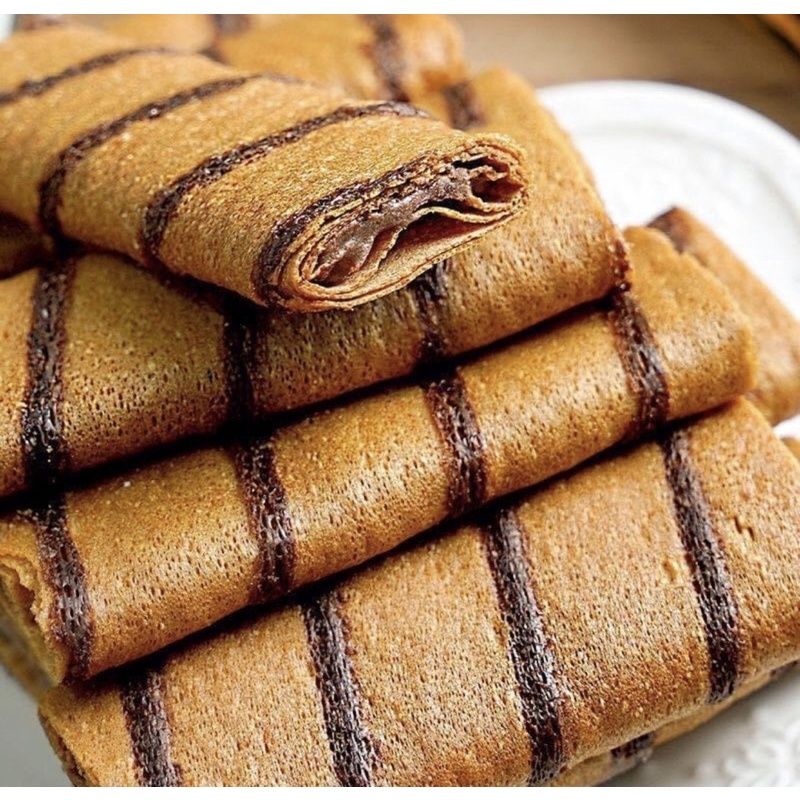 (J06) มาใหม่ เครปกรอบ 蛋卷egg rolls ขนม เครปม้วน สอดไส้ ไข่เค็ม ช็อคโกแลต ทุเรียน 1 ห่อ ใหญ่ มี 10 ห่อเล็ก