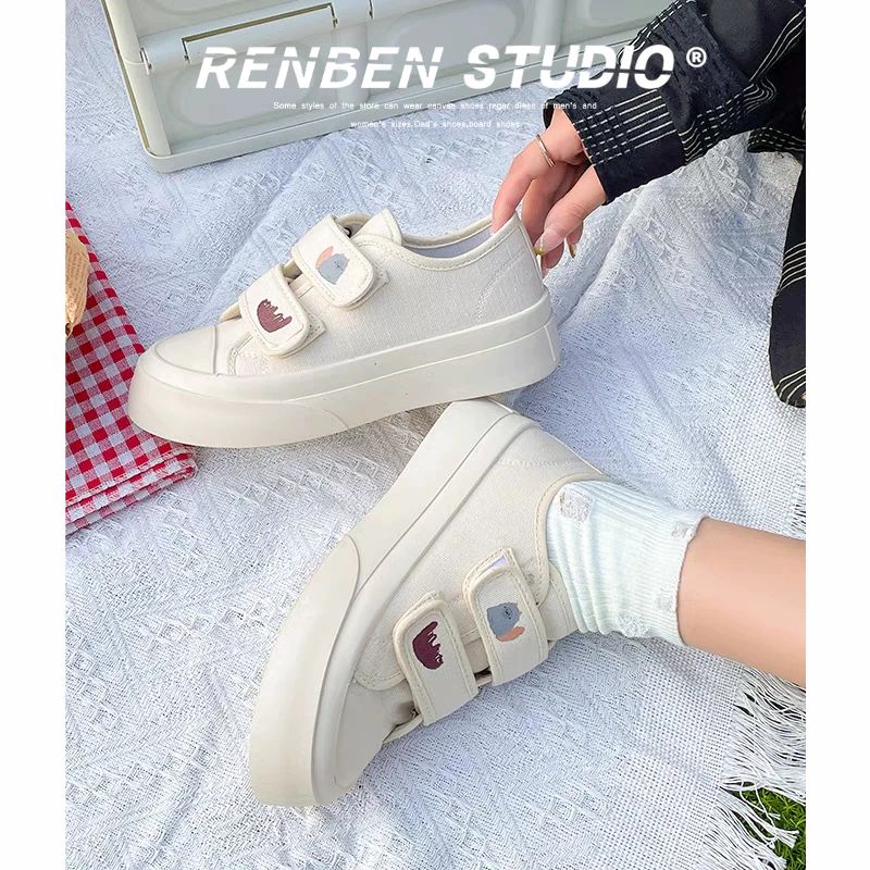 RENBEN  รองเท้าผ้าใบที่มีสไตล์มินิมอล เบา และโปร่งสบาย มีหัวรองเท้าหัวกลมแบบเตี้ยสำหรับผู้หญิง