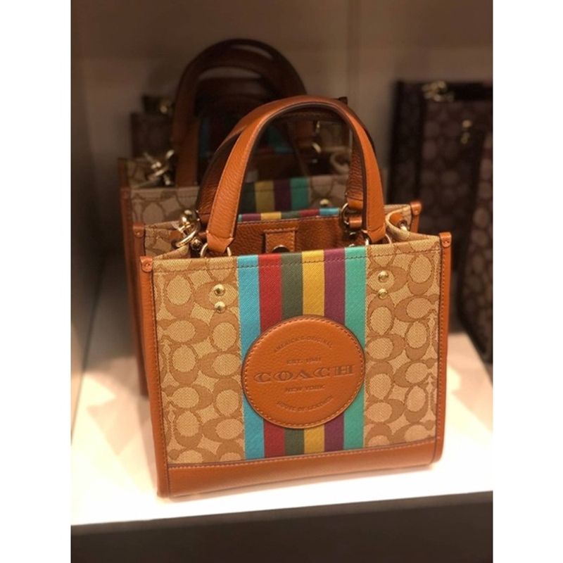 COACH  DEMPSEY TOTE 22 IN COLORBLOCK SIGNATURE CANVAS (8.5นิ้ว)