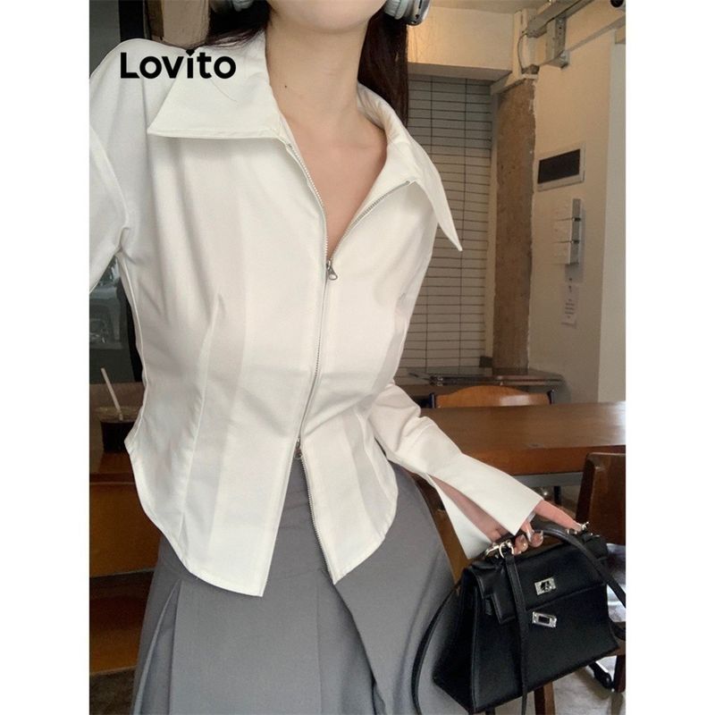 Lovito เสื้อเบลาส์ผู้หญิง เบสิก เส้นโครงสร้าง สีพื้น สไตล์ลำลอง LNE24221 (สีขาว)