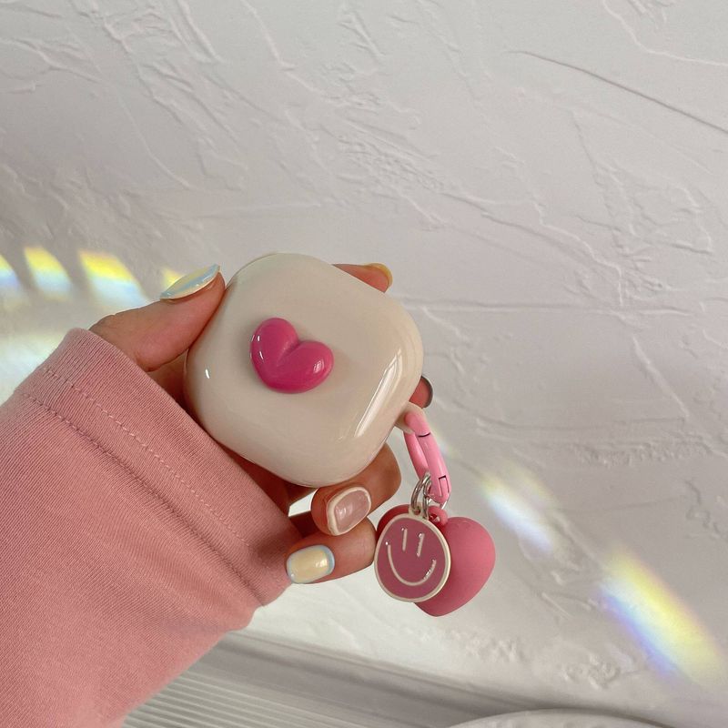 เคสสำหรับ Samsung Galaxy Buds 2/2 Pro เคสดอกไม้ไข่มุกหัวใจพร้อมสร้อยข้อมือพวงกุญแจฝาครอบ TPU สำหรับ Samsung อ่อน Samsung ตูม Buds2สด