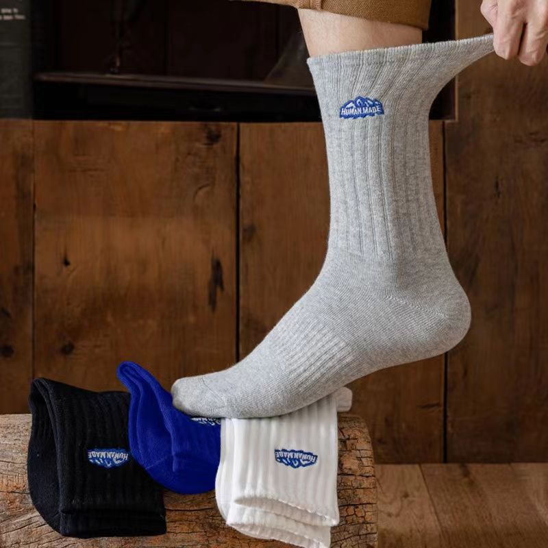 ถุงเท้าข้อกลางสำลอง สีพื้น สวมใส่สบาย ใส่ได้ทุกเพศ Korean fashion socks Cotton fashion socks for men and women