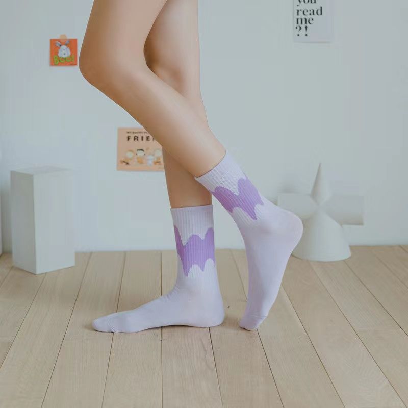 ถุงเท้าสเก็ตบอร์ด ลายน่ารัก ลายไอติม สวมใสสบายJapanese Gradient Socks Pure Cotton Socks Japanese gradient tide socks Girls long tube fashion socks pure cotton breathable sweat absorption sports socks