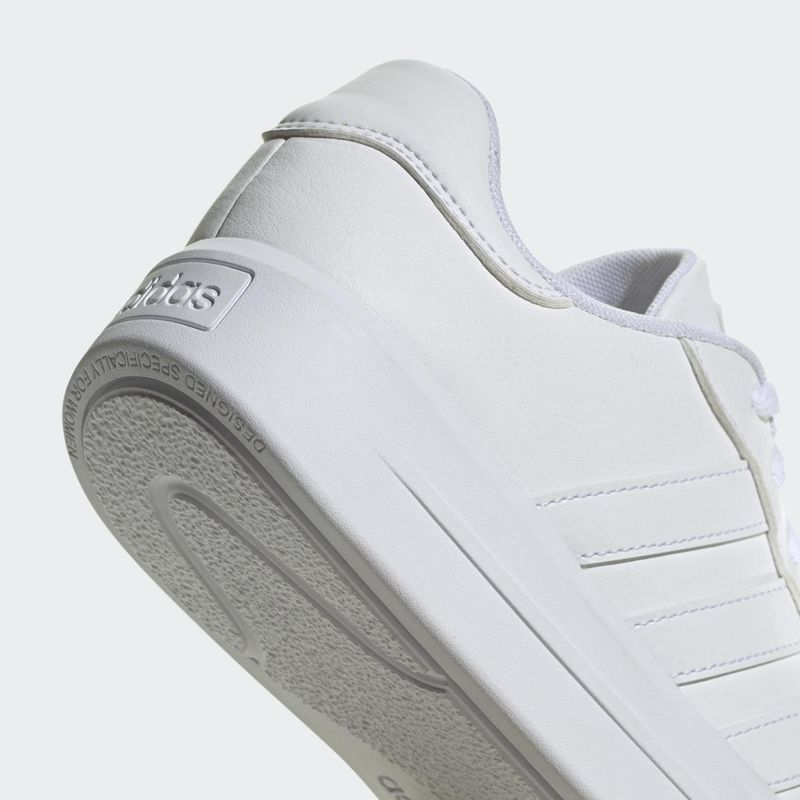 adidas สเกตบอร์ด รองเท้าพื้นหนา Court ผู้หญิง สีขาว GV9000