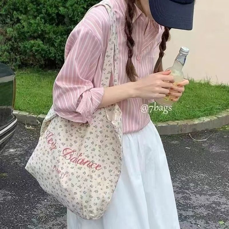 2024 ใหม ่ กระเป ๋ าสะพาย Tote ขนาดใหญ ่ ความจุสไตล ์ เกาหลีแฟชั ่ น Elegant Casual บุคลิกภาพที ่ เรียบง ่ าย Original Vintage Ins สไตล ์ เดียวกัน Travel Letter Niche ดอกไม ้