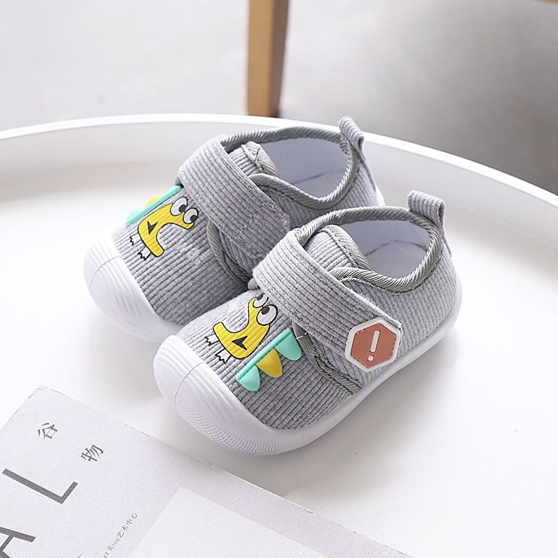 Soft soled canvas shoes for infants aged 0-1-2 cartoon cloth shoes single shoes พร้อมส่ง รองเท้าเด็ก รองเท้าหัดเดิน มีเสียง น่ารัก 3สี