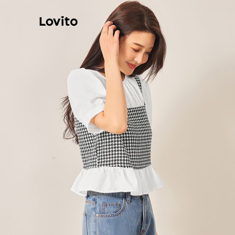 Lovito เสื้อเบลาส์ผู้หญิง สไตล์ลำลอง ลายฮาวส์ทูธ แต่งปลายระบาย L70AD015 (สีดำ และ สีขาว)