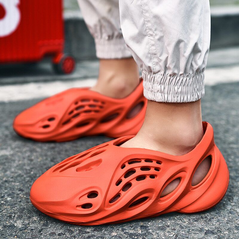 Fnova YEEZY Slippers Men Women Thick Soled Household Antiskid Silent Slippers House Slippers Shoes Men Bathroom Slippers Chinelo Masculin