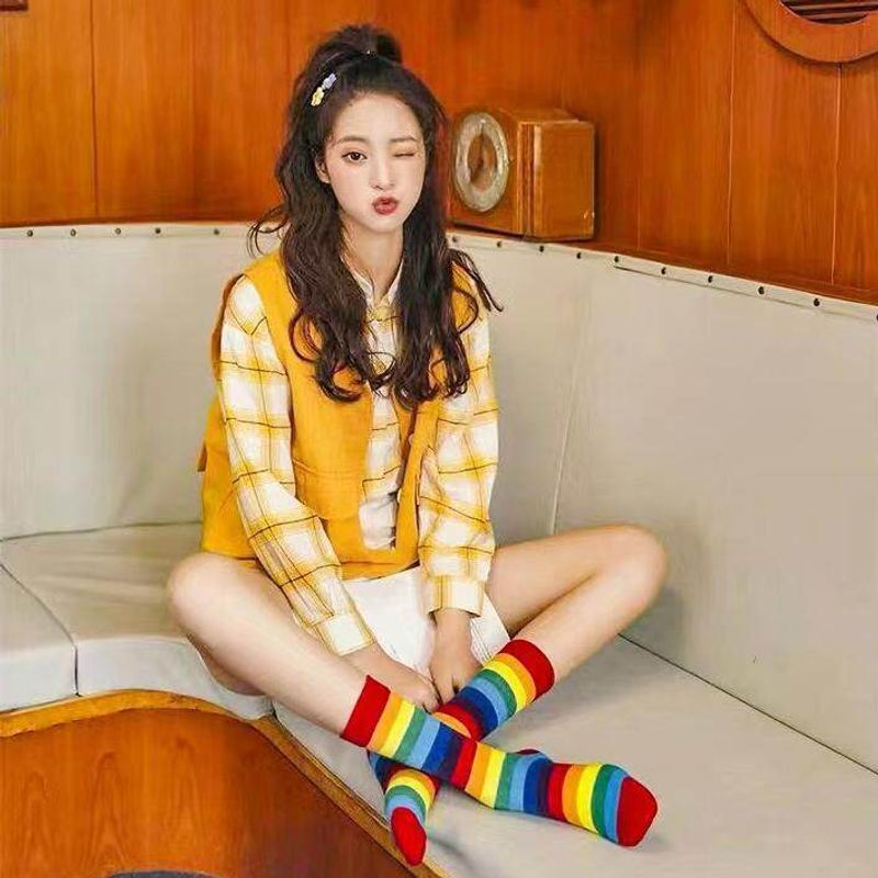 ถุงเท้าลายสายรุ้ง ถุงเท้าแฟชั่น ฟรีไซส์ Rainbow socks gradient color socks preppy womens socks