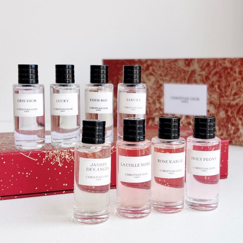 ชุดตัวอย่างน้ําหอม Dior Classic ขนาด 7.5 มล. 7.5 มล. x 8 มล. Dior Classic perfume Sample Set 7.5ml, 7.5ml x 8ml.