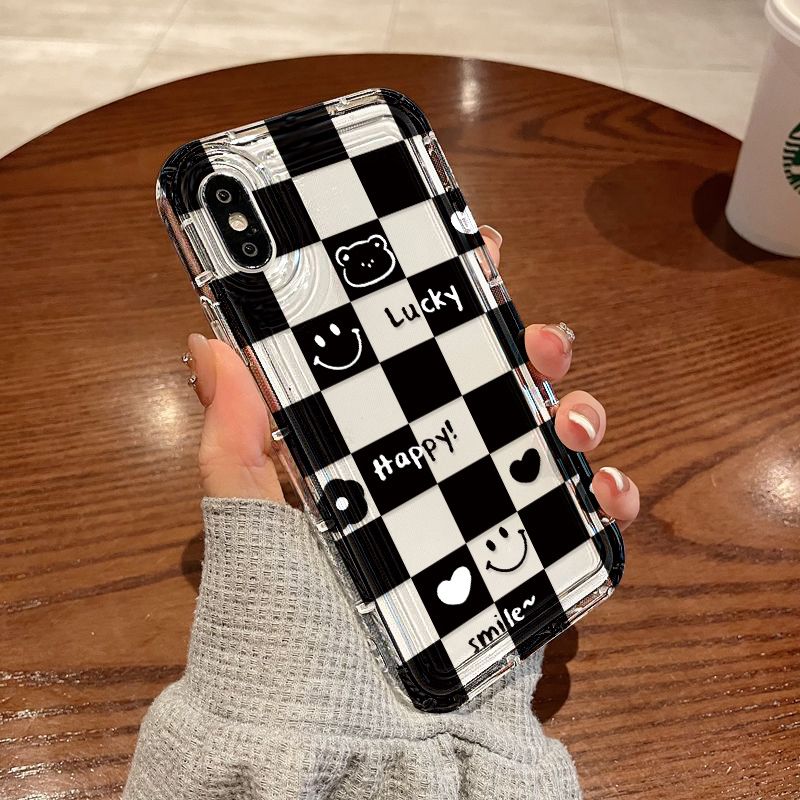 🔥จัดส่งทันที+COD🔥checkerboard หมีน้อย เคสโทรศัพท์มือถือ For iPhone 15 Pro Max 11 12 13 14 Pro Max X XS Max XR 6 6s 7 8 Plus SE 2020 2022 ซิลิโคนนิ่ม ใส กันกระแทก เรียบง่าย หรูหรา