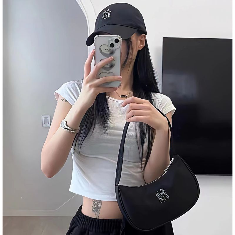 MLB กระเป๋า พร้อมส่ง ของแท้100%  MONOGRAM EMBOSSED HOBO BAG กระเป๋ารักแร้มือNY