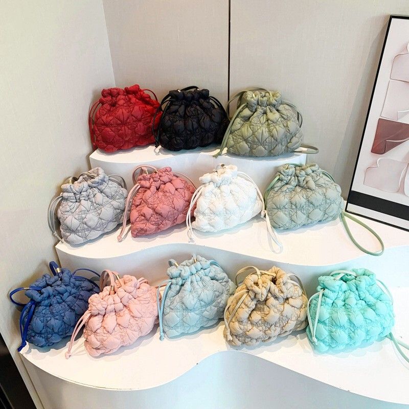 กระเป๋าสตรี Simple Rhombus Drawstring Bundle กระเป๋าขนาดเล็กกระเป๋า Messenger กระเป๋า Cloud กระเป๋า